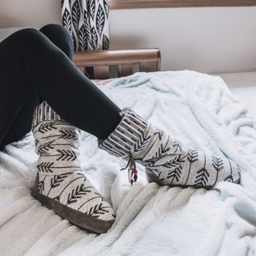 Adorable Arrow Slipper Boots with Tassels (NWT)